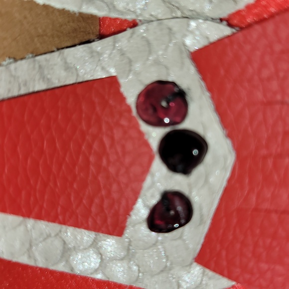 Brand new earrings - Picture 3 of 4